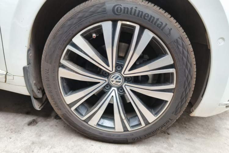 Used Volkswagen FAW-Volkswagen CC 2020 330TSI Glamour Edition China VI Standard Right Front Wheel Hub