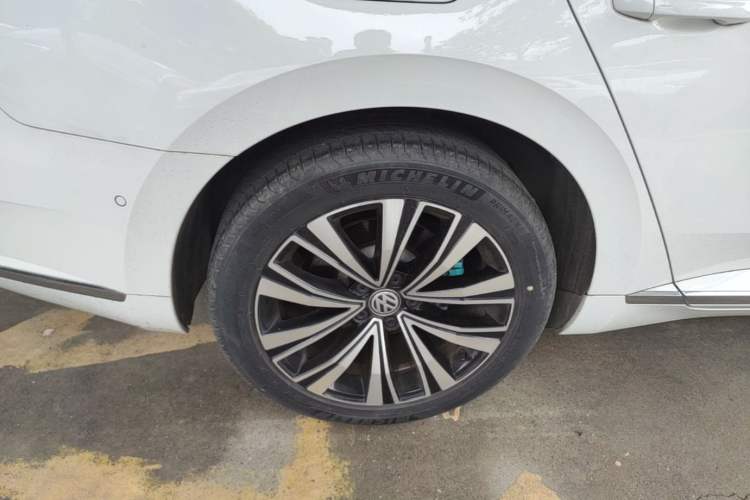 Used Volkswagen FAW-Volkswagen CC 2020 330TSI Glamour Edition China VI Standard Right Rear Wheel Hub