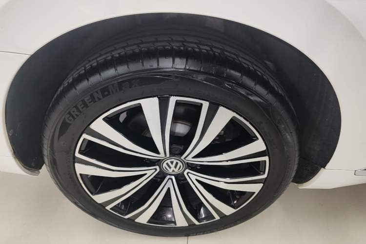 Used Volkswagen FAW-Volkswagen CC 2020 330TSI Glamour Edition China VI Standard Right Rear Wheel Hub