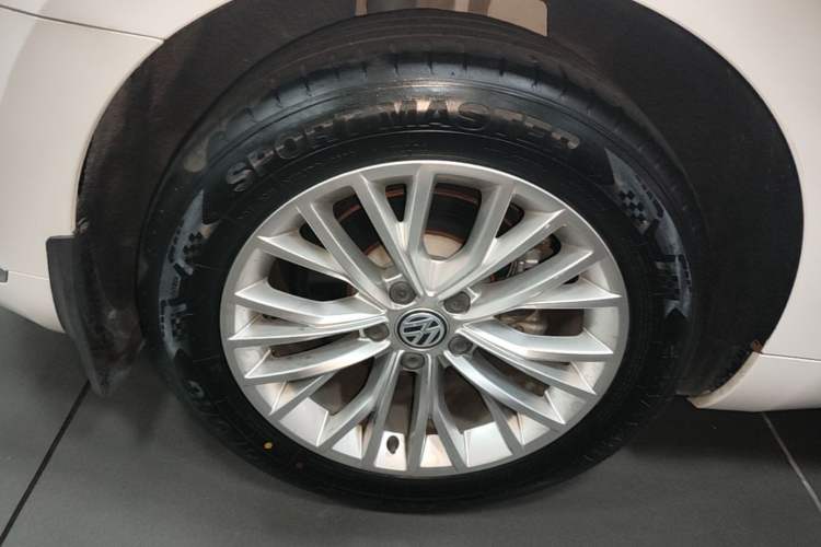 Used Volkswagen FAW-Volkswagen CC 2020 330TSI Glamour Edition China VI Standard Right Rear Wheel Hub