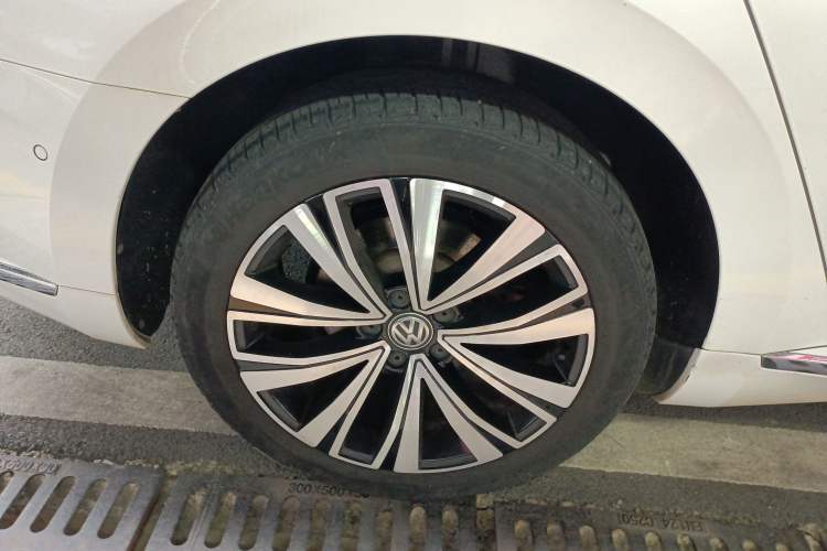 Used Volkswagen FAW-Volkswagen CC 2020 330TSI Glamour Edition China VI Standard Right Rear Wheel Hub