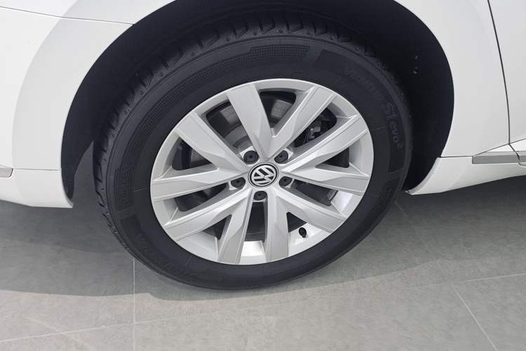Used Volkswagen FAW-Volkswagen CC 2020 330TSI Huayan Edition China VI Standard Right Rear Wheel Hub