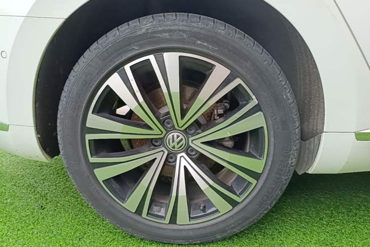 Used Volkswagen FAW-Volkswagen CC 2020 330TSI Glamour Edition China VI Standard Right Rear Wheel Hub