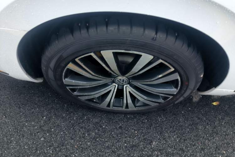 Used Volkswagen FAW-Volkswagen CC 2020 330TSI Glamour Edition China VI Standard Right Rear Wheel Hub