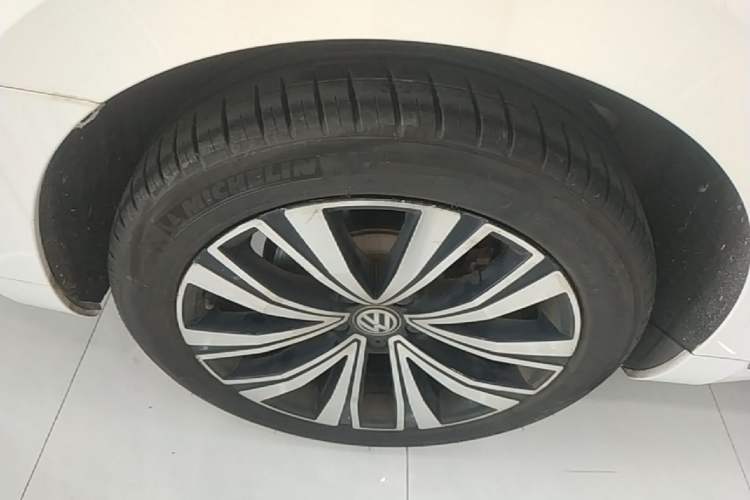 Used Volkswagen FAW-Volkswagen CC 2020 330TSI Glamour Edition China VI Standard Right Rear Wheel Hub