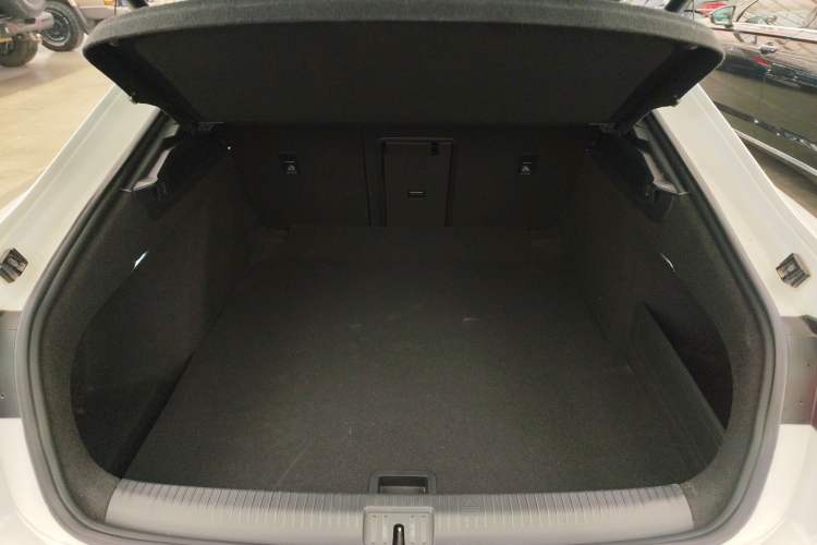 Used Volkswagen FAW-Volkswagen CC 2020 330TSI Huayan Edition China VI Standard Trunk