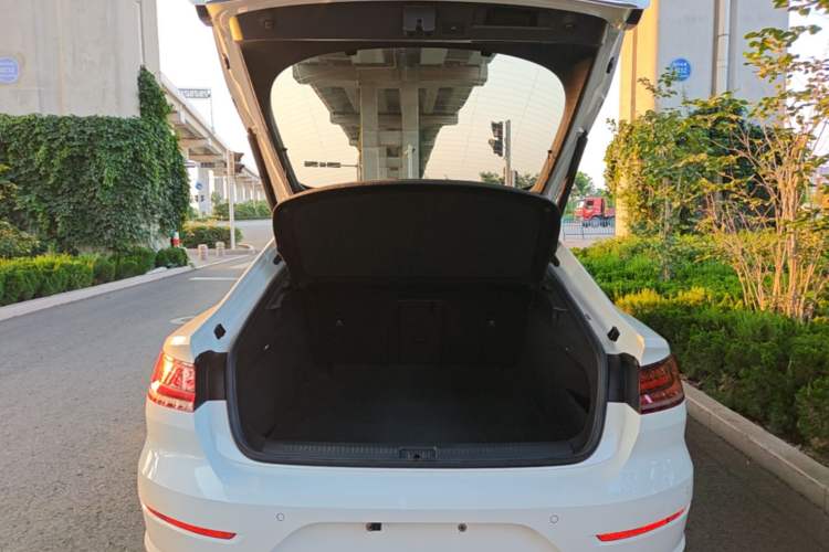 Used Volkswagen FAW-Volkswagen CC 2020 330TSI Huayan Edition China VI Standard Trunk