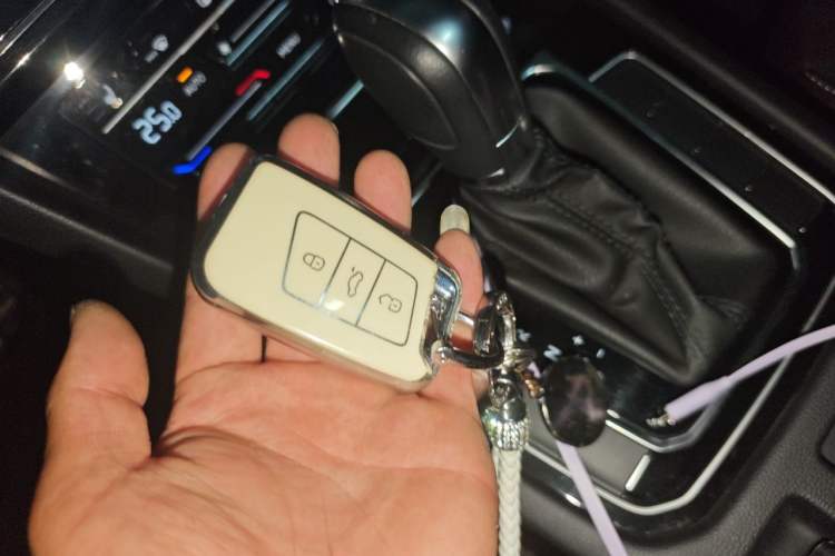 Used Volkswagen FAW-Volkswagen CC 2020 330TSI Huayan Edition China VI Standard Vehicle Key
