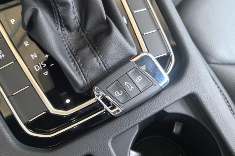 Used Volkswagen FAW-Volkswagen CC 2020 330TSI Glamour Edition China VI Standard Vehicle Key