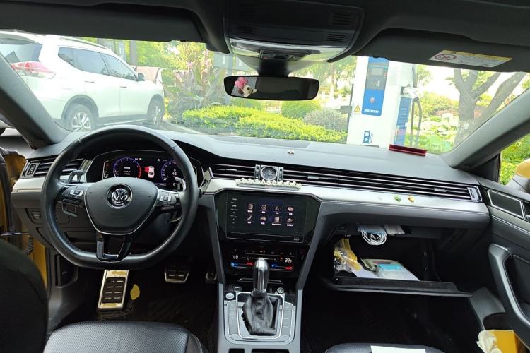 Used Volkswagen FAW-Volkswagen CC 2020 330TSI Glamour Edition China VI Standard Center Console