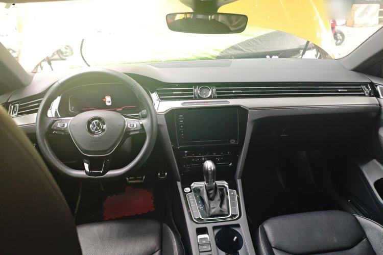 Used Volkswagen FAW-Volkswagen CC 2020 330TSI Glamour Edition China VI Standard Center Console
