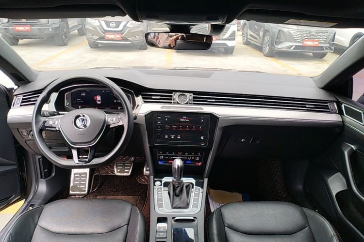 Used Volkswagen FAW-Volkswagen CC 2020 330TSI Glamour Edition China VI Standard Center Console