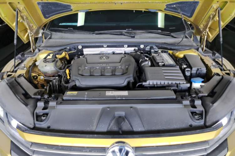 Used Volkswagen FAW-Volkswagen CC 2020 330TSI Glamour Edition China VI Standard Engine Bay