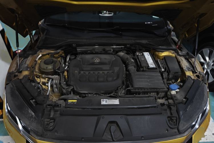 Used Volkswagen FAW-Volkswagen CC 2020 330TSI Glamour Edition China VI Standard Engine Bay