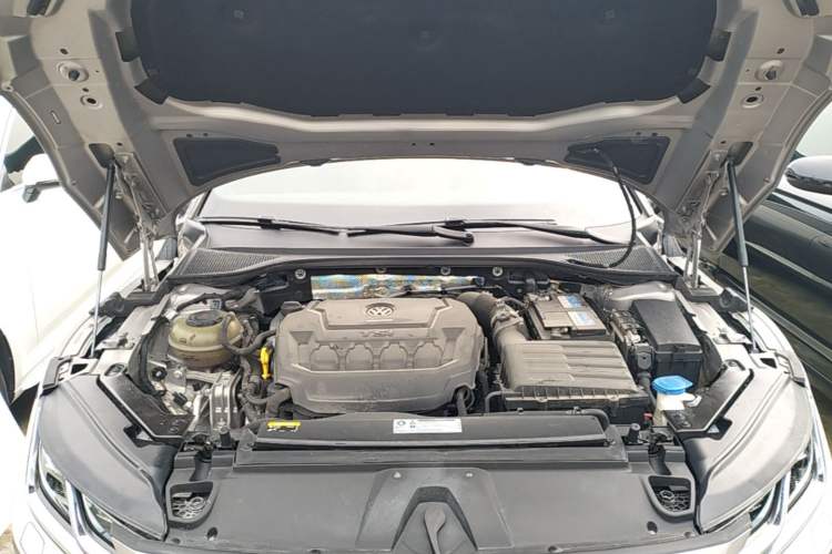 Used Volkswagen FAW-Volkswagen CC 2020 330TSI Glamour Edition China VI Standard Engine Bay