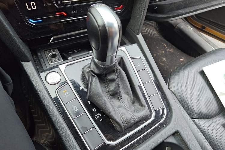 Used Volkswagen FAW-Volkswagen CC 2020 330TSI Glamour Edition China VI Standard Gear Lever