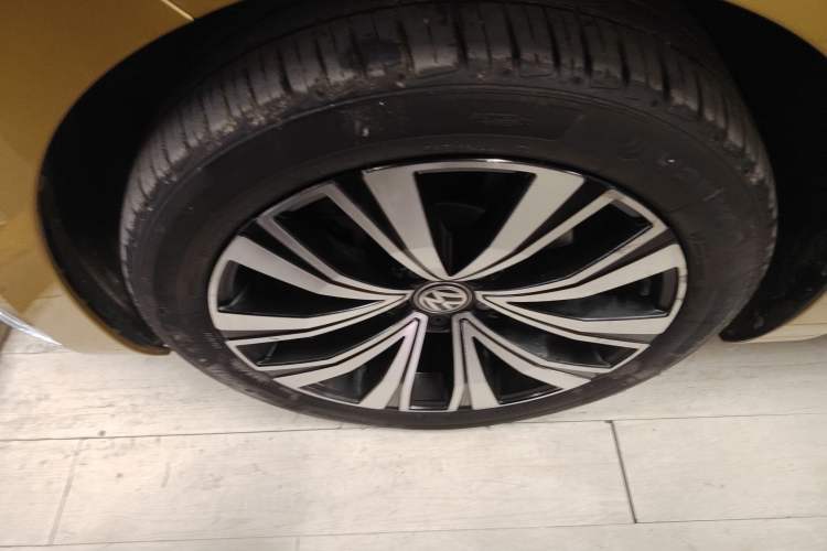 Used Volkswagen FAW-Volkswagen CC 2020 330TSI Glamour Edition China VI Standard Left Front Wheel Hub