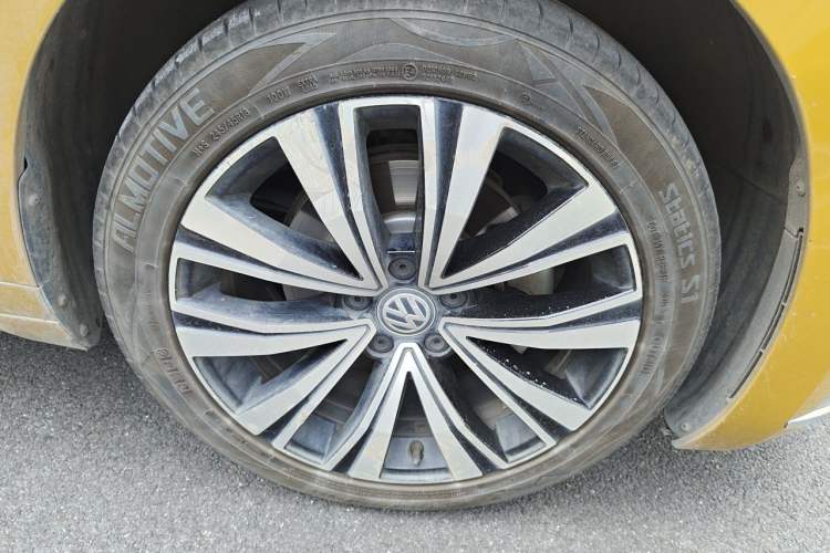 Used Volkswagen FAW-Volkswagen CC 2020 330TSI Glamour Edition China VI Standard Right Front Wheel Hub