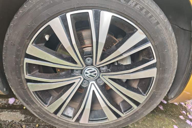 Used Volkswagen FAW-Volkswagen CC 2020 330TSI Glamour Edition China VI Standard Right Front Wheel Hub