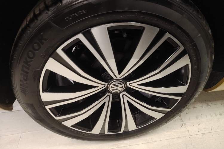 Used Volkswagen FAW-Volkswagen CC 2020 330TSI Glamour Edition China VI Standard Right Rear Wheel Hub