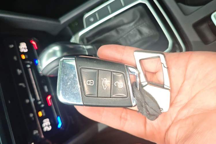 Used Volkswagen FAW-Volkswagen CC 2020 330TSI Glamour Edition China VI Standard Vehicle Key