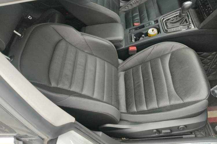 Used Volkswagen FAW-Volkswagen CC 2021 Estate Car 380TSI Vizion Edition Right Front Seat