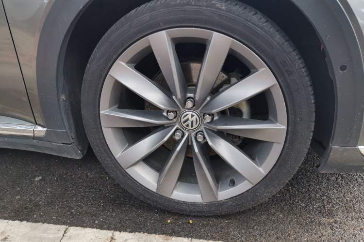 Used Volkswagen FAW-Volkswagen CC 2021 Estate Car 380TSI Vizion Edition Right Front Wheel Hub