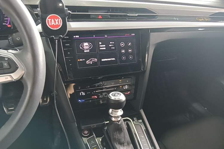 Used Volkswagen FAW-Volkswagen CC 2021 Estate Car 380TSI Vizion Edition Audio And AC Panel