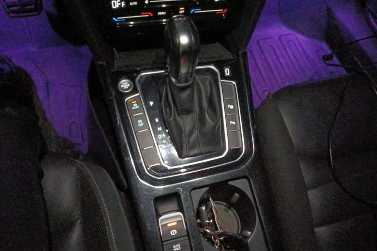 Used Volkswagen FAW-Volkswagen CC 2021 380TSI Striking Edition Gear Lever