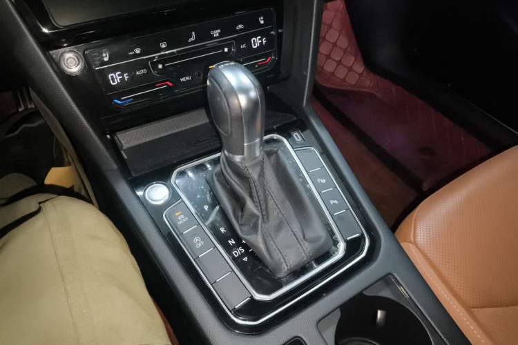 Used Volkswagen FAW-Volkswagen CC 2021 Estate Car 380TSI Vizion Edition Gear Lever