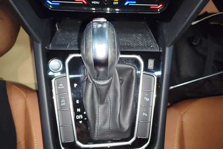 Used Volkswagen FAW-Volkswagen CC 2021 Estate Car 380TSI Vizion Edition Gear Lever