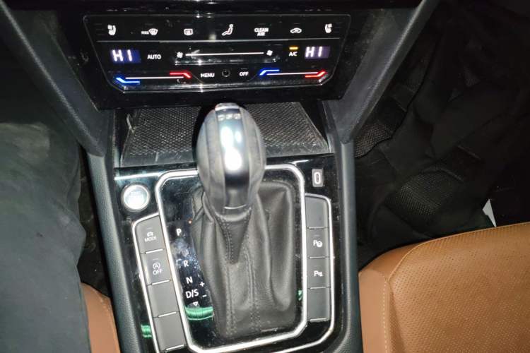 Used Volkswagen FAW-Volkswagen CC 2021 Estate Car 380TSI Vizion Edition Gear Lever