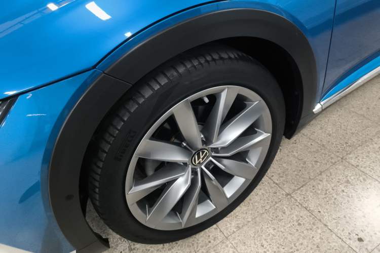 Used Volkswagen FAW-Volkswagen CC 2021 Estate Car 380TSI Vizion Edition Left Front Wheel Hub