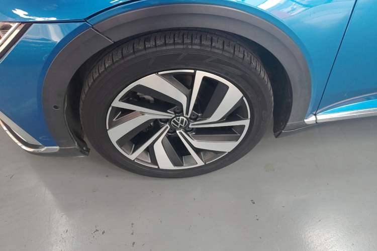 Used Volkswagen FAW-Volkswagen CC 2021 Estate Car 380TSI Vizion Edition Left Front Wheel Hub