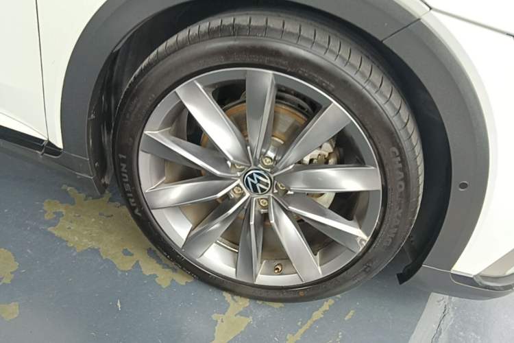 Used Volkswagen FAW-Volkswagen CC 2021 Estate Car 380TSI Vizion Edition Right Front Wheel Hub