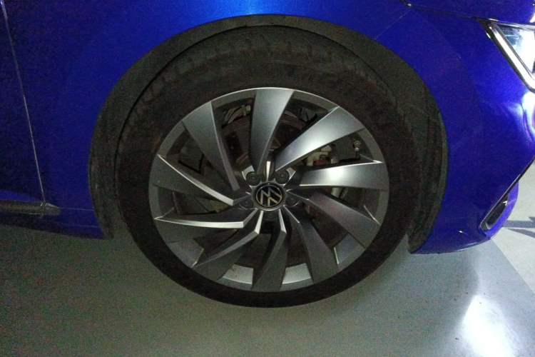Used Volkswagen FAW-Volkswagen CC 2021 380TSI Striking Edition Right Front Wheel Hub
