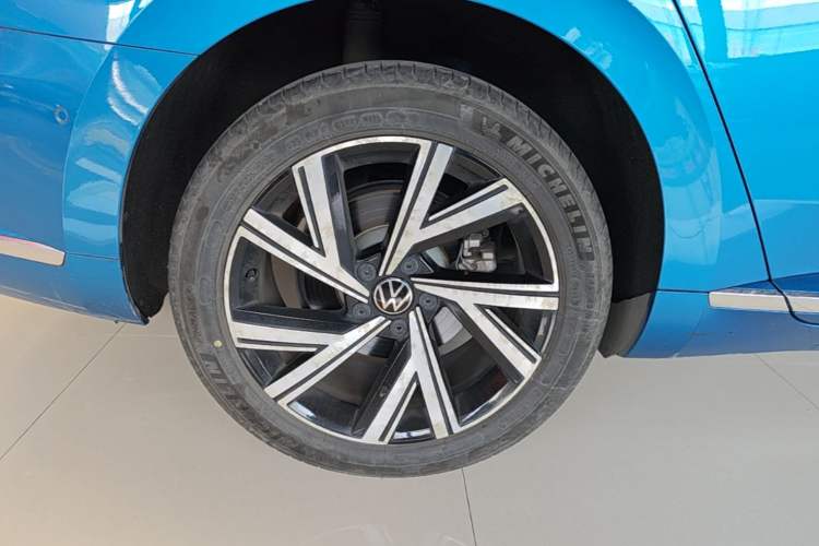 Used Volkswagen FAW-Volkswagen CC 2021 380TSI Striking Edition Right Rear Wheel Hub