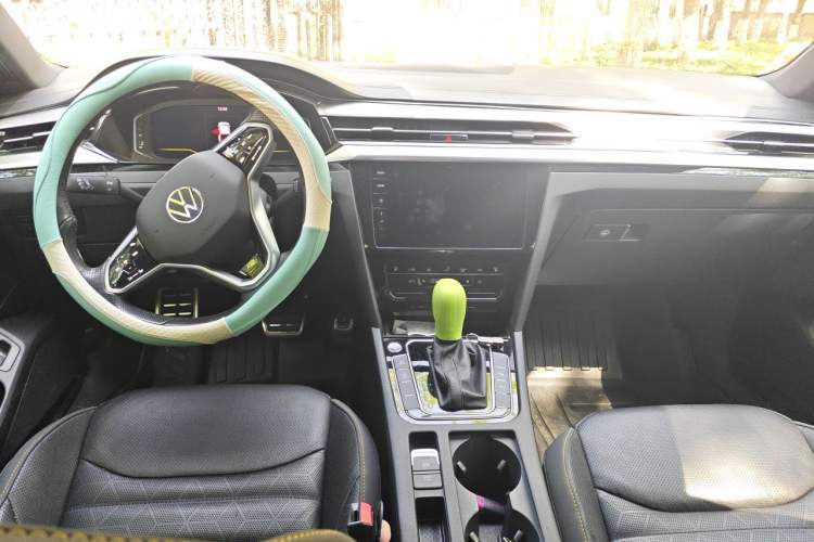 Used Volkswagen FAW-Volkswagen CC 2021 380TSI Striking Edition Center Console