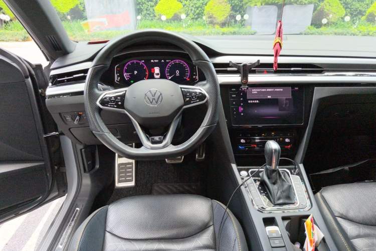 Used Volkswagen FAW-Volkswagen CC 2021 380TSI Striking Edition Center Console
