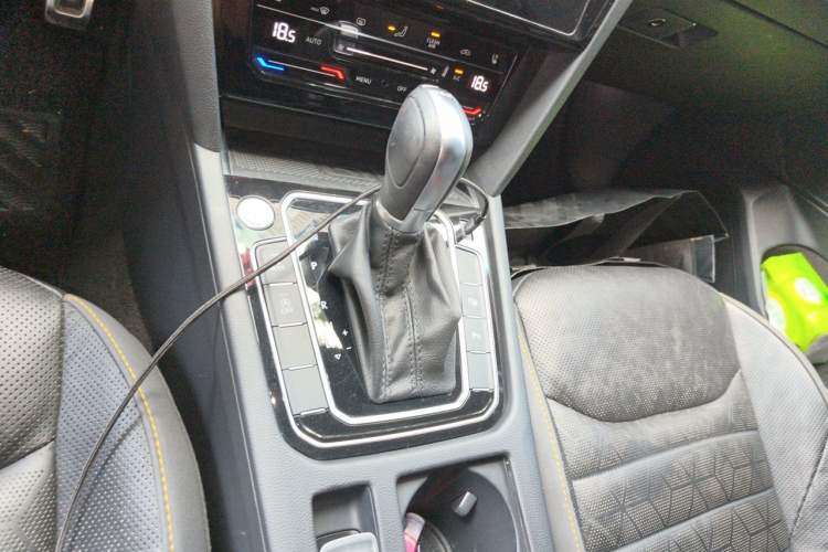 Used Volkswagen FAW-Volkswagen CC 2021 380TSI Striking Edition Gear Lever