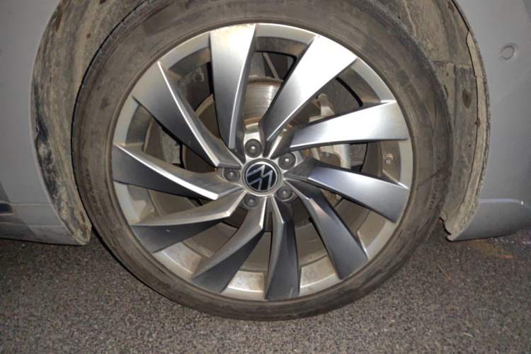 Used Volkswagen FAW-Volkswagen CC 2021 380TSI Striking Edition Right Front Wheel Hub