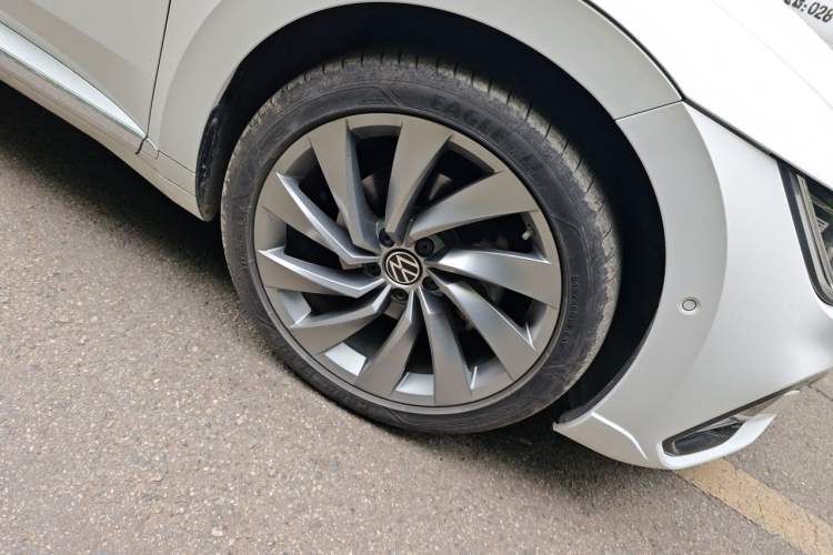 Used Volkswagen FAW-Volkswagen CC 2021 380TSI Striking Edition Right Front Wheel Hub