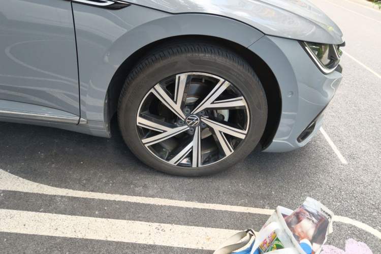 Used Volkswagen FAW-Volkswagen CC 2021 380TSI Striking Edition Right Front Wheel Hub