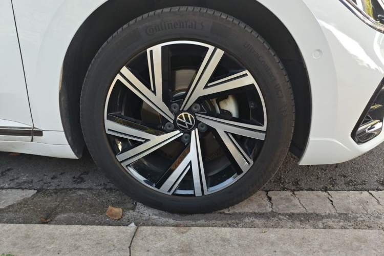 Used Volkswagen FAW-Volkswagen CC 2021 380TSI Striking Edition Right Front Wheel Hub