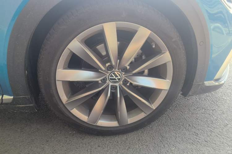 Used Volkswagen FAW-Volkswagen CC 2021 Estate Car 380TSI Vizion Edition Right Front Wheel Hub