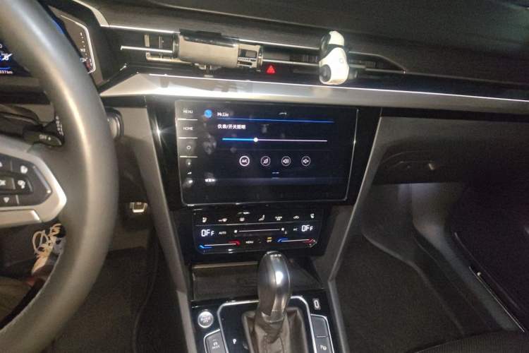 Used Volkswagen FAW-Volkswagen CC 2021 Estate Vehicle 380TSI Vizzion Edition Audio And AC Panel