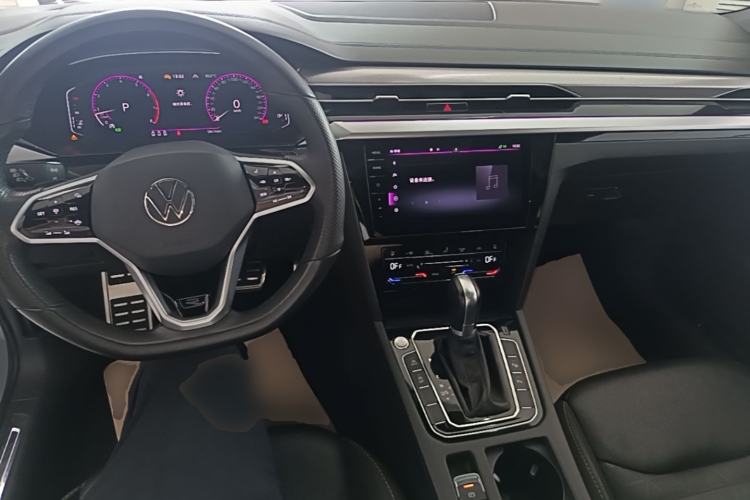 Used Volkswagen FAW-Volkswagen CC 2021 380TSI Striking Edition Center Console