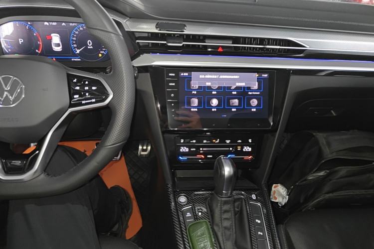 Used Volkswagen FAW-Volkswagen CC 2021 380TSI Striking Edition Center Console