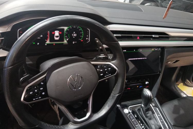 Used Volkswagen FAW-Volkswagen CC 2021 380TSI Striking Edition Center Console