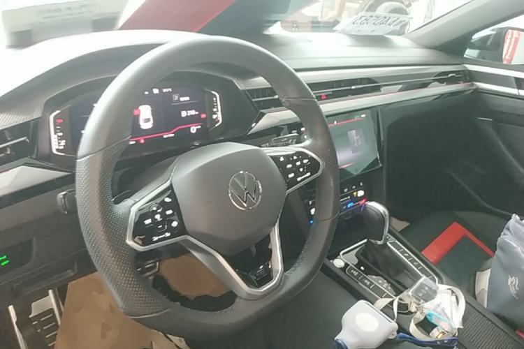 Used Volkswagen FAW-Volkswagen CC 2021 380TSI Striking Edition Center Console